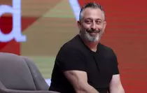 Cem Yılmaz, 2,5 milyonluk motosikletiyle tarzını konuşturdu