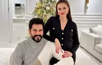 Burak Özçivit'ten eşi Fahriye Evcen'e aşk dolu kutlama
