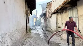 Çankırı'da Metruk Evde Yangın Çıktı