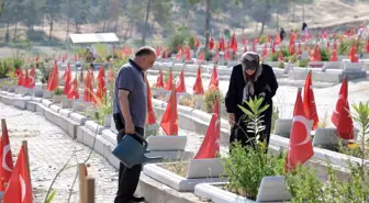 Kahramanmaraş'ta buruk bayramlaşma