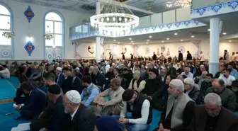Köln'de Müslümanlar Kurban Bayramı Namazını Kıldı