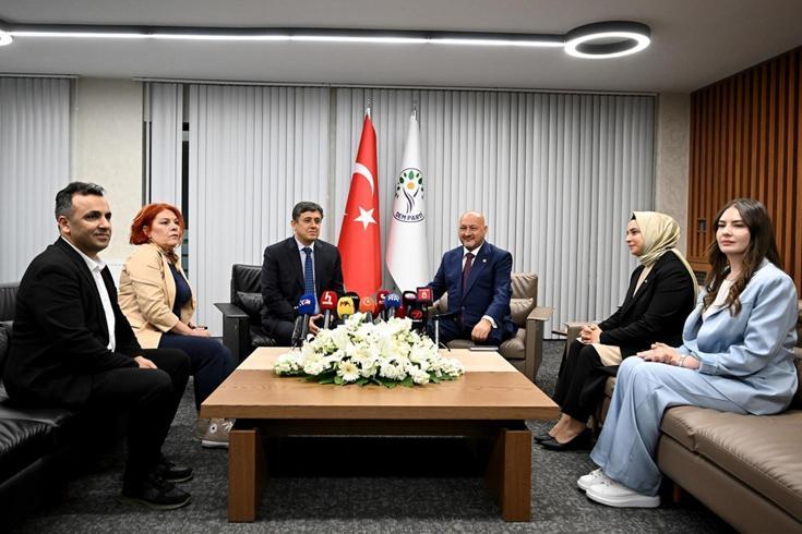 Bu çerçevede hareket etmeliyiz