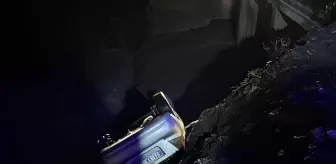 Erzurum'da Araç Dereye Yuvarlandı: 3 Yaralı