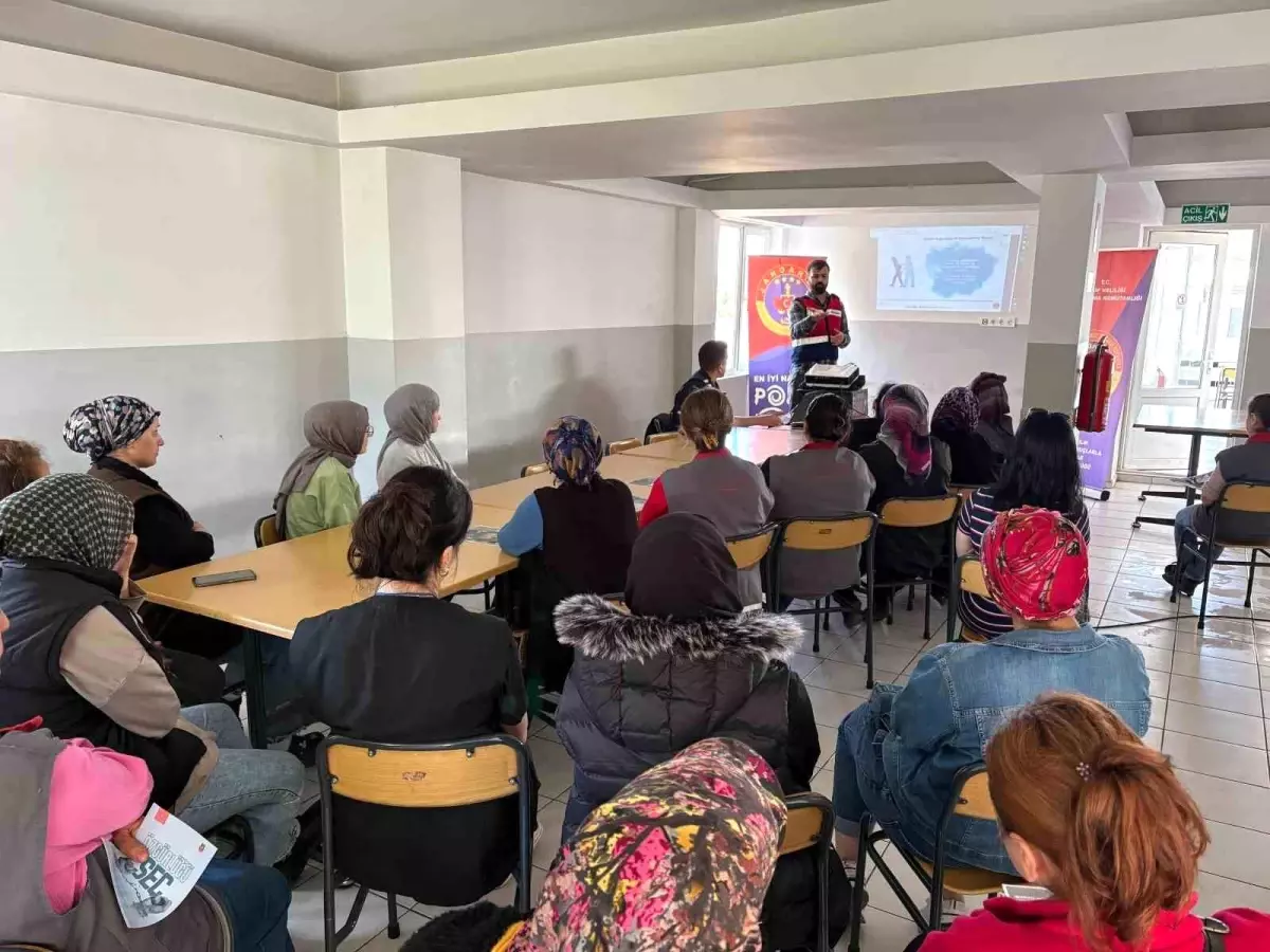 Gerze'de Uyuşturucu ile Mücadele Eğitimi Verildi