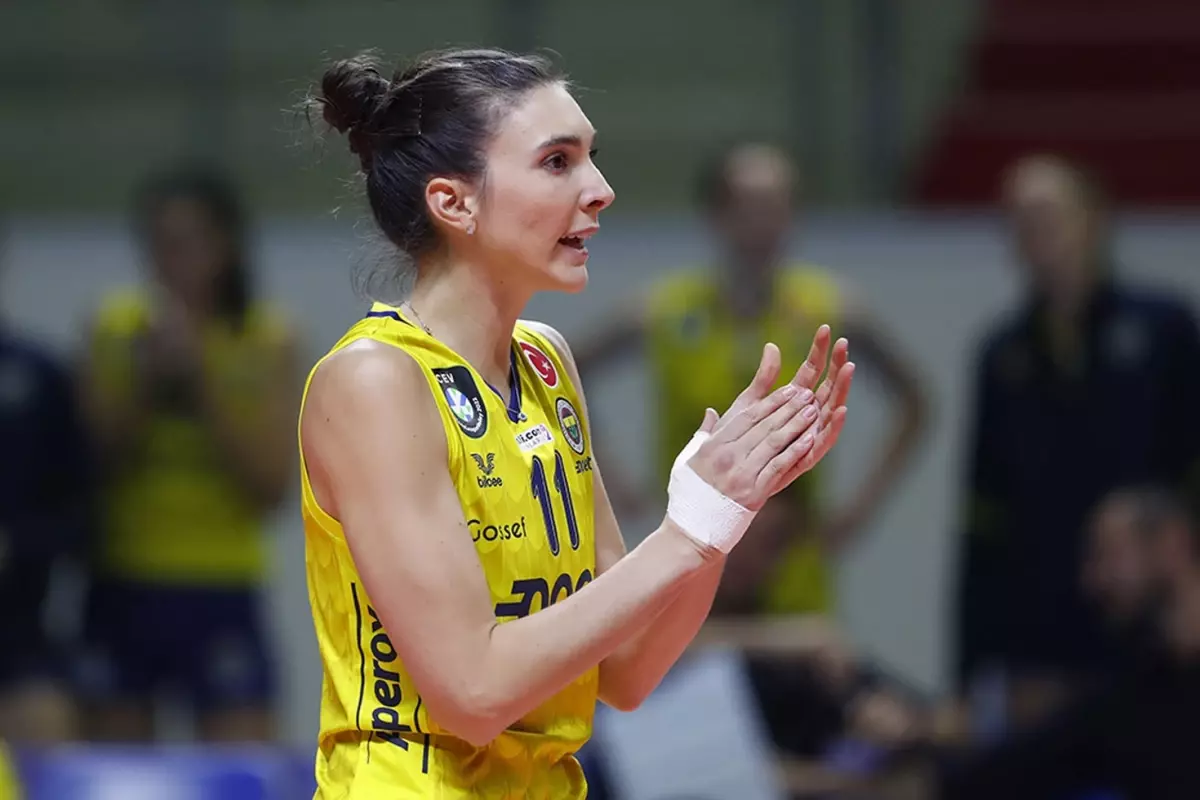 Fenerbahçe'nin efsanelerinden Naz Akyol, Galatasaray'a imza attı